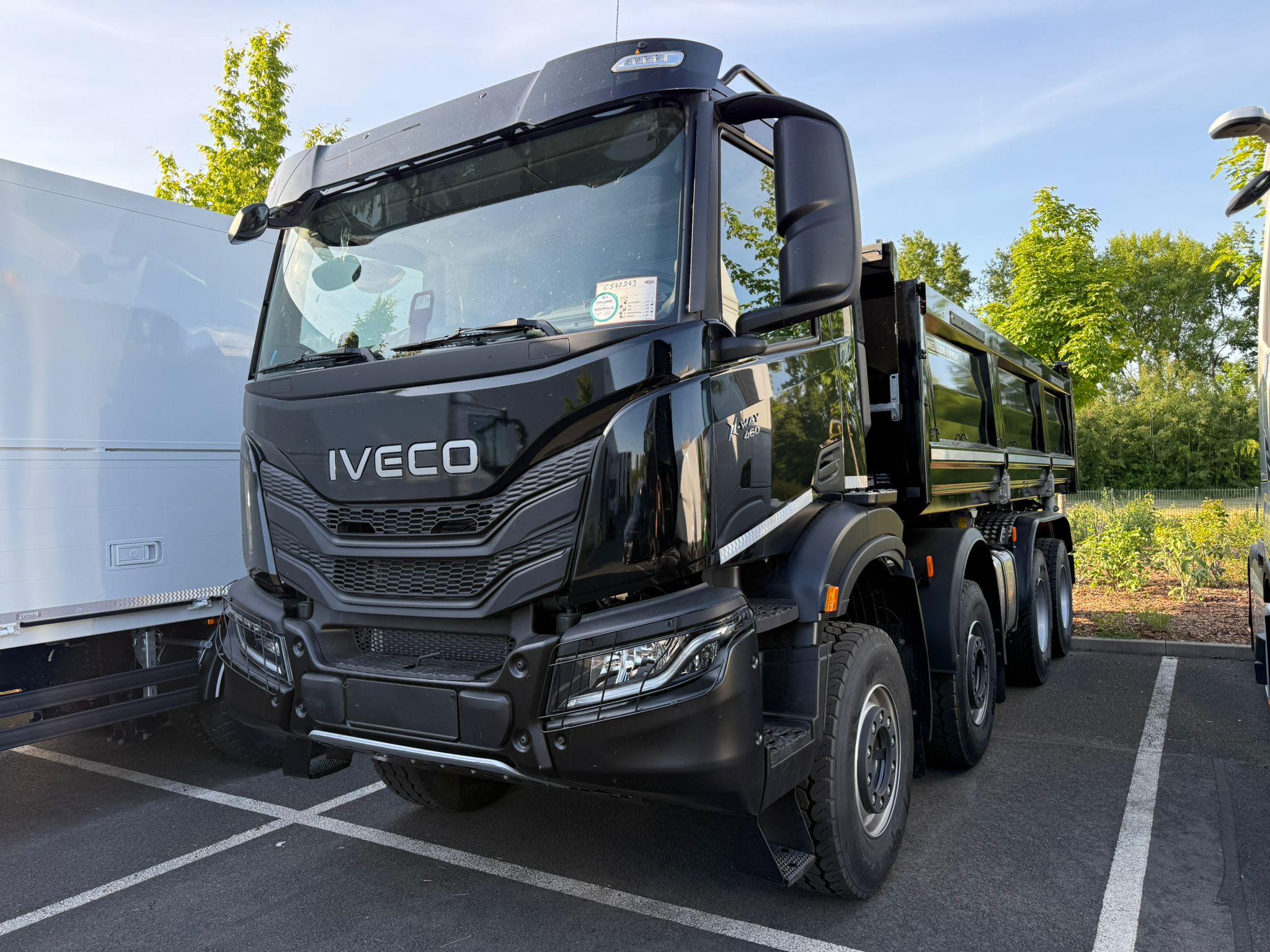 IVECO X-WAY 460 8X4 EURO6 WYWROTKA TRÓJSTRONNA Z BORDMATIKIEM